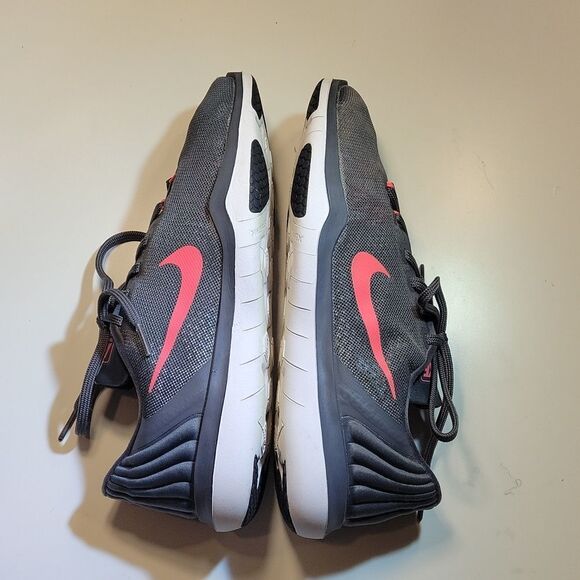 NIKE TRAINING FLEX SUPREME WOMEN"S SNEAKER - Picture 9 of 12